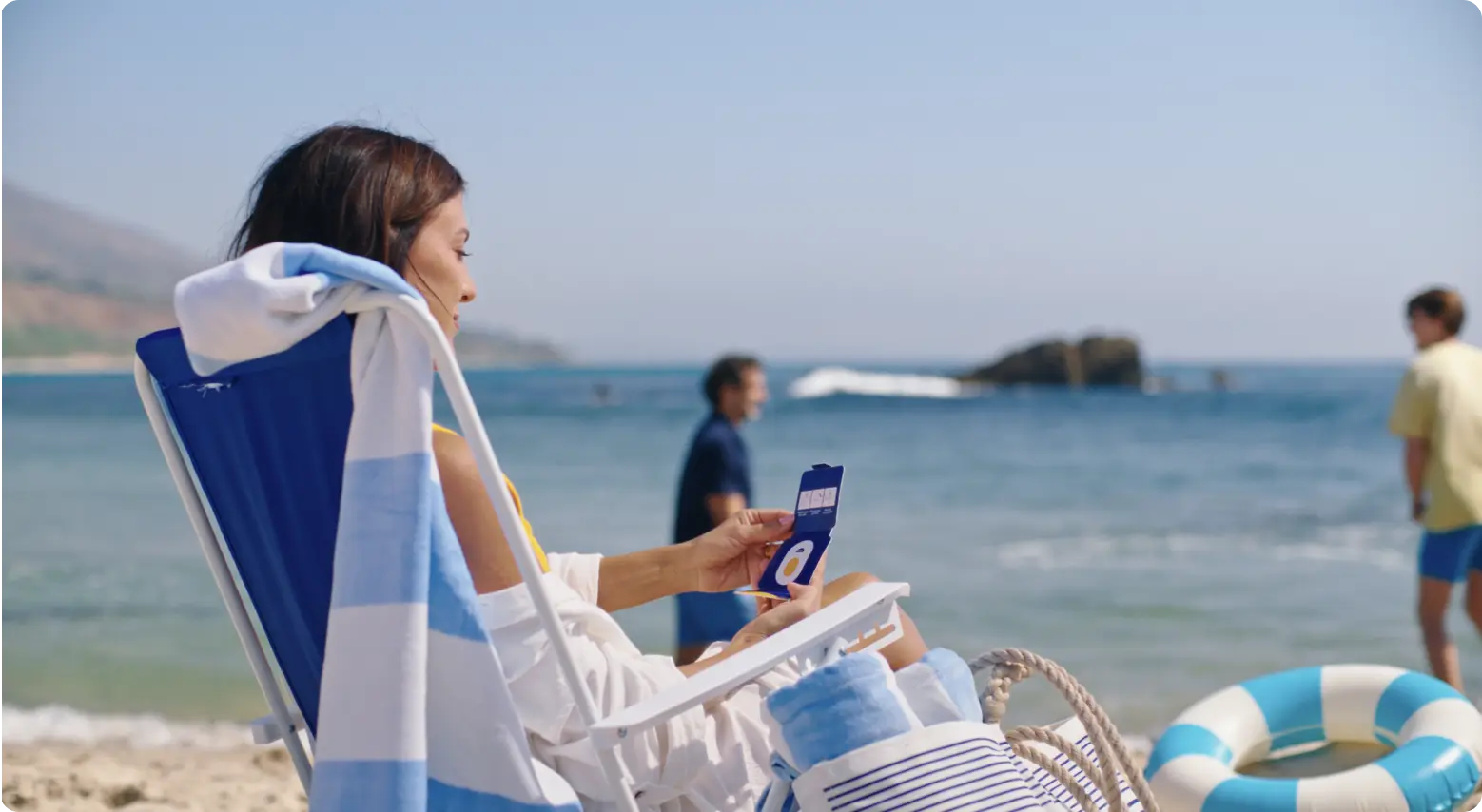 Hypothetical EKTERLY® (sebetralstat) patient at the beach